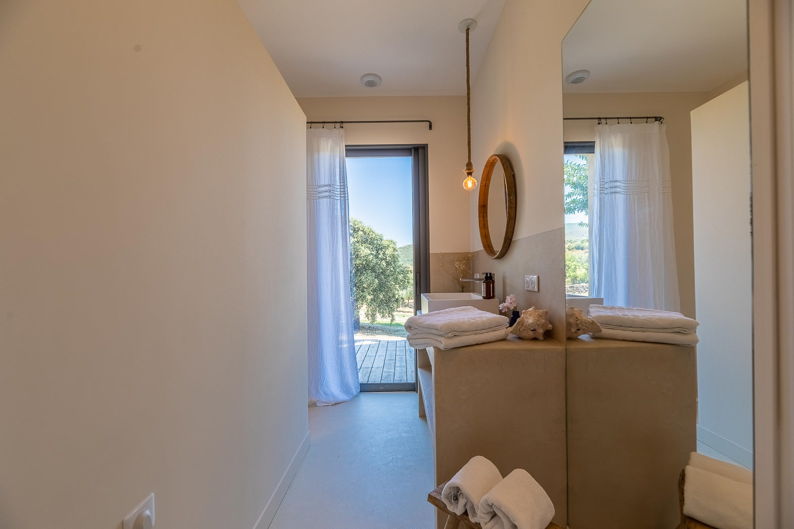 Chambre 2 - Suite olivier (partagée) (Niveau Jardin)
