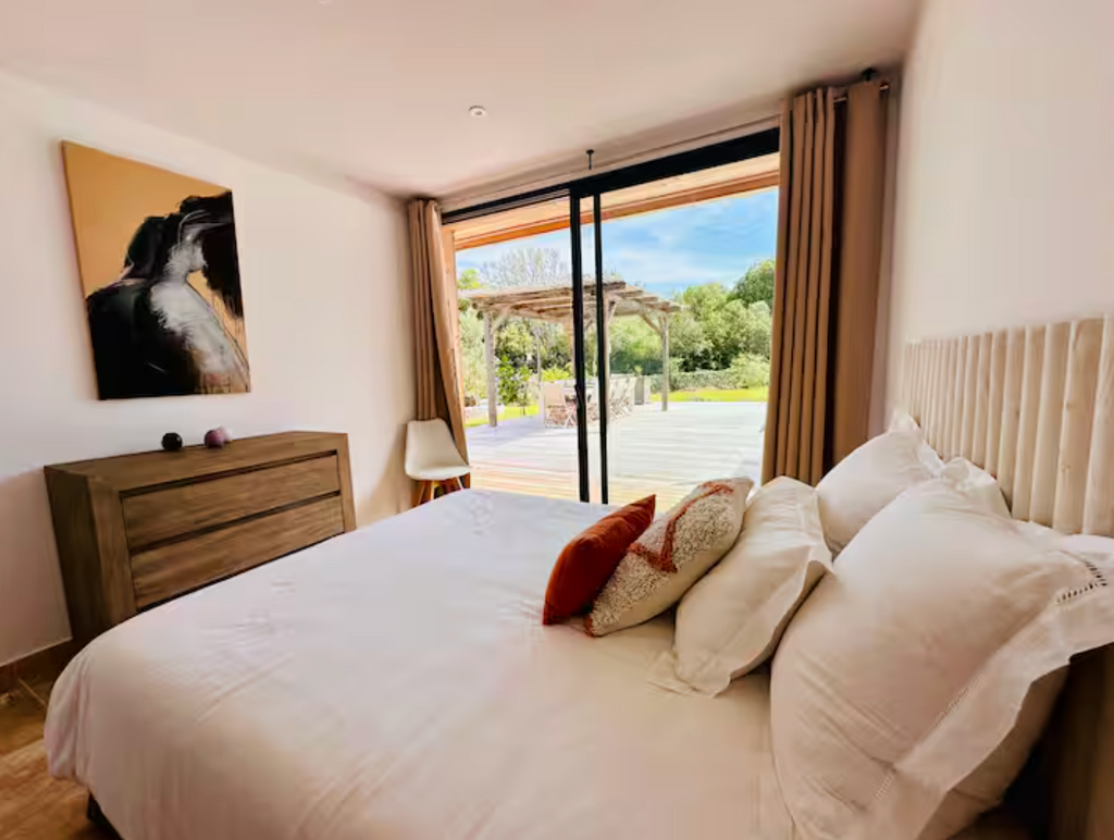 Chambre Calypso - Féminité libre, ancrée et solaire.