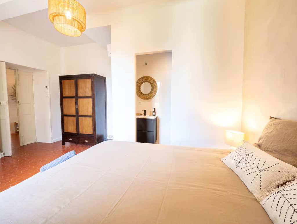 Chambre lit double beige